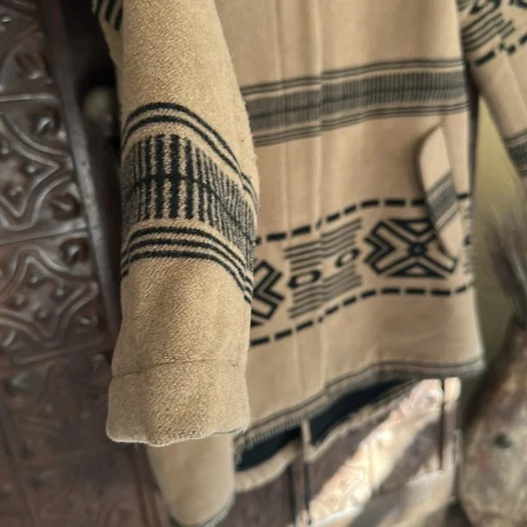 BB Dakota Chic Tan Coat with Faux Fur Hood - Picture 4 of 8